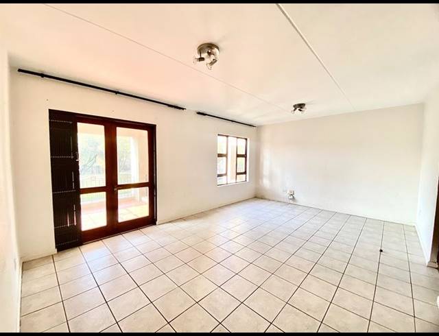 2 BEDROOM PROPERTY TO RENT IN PINESLOPES